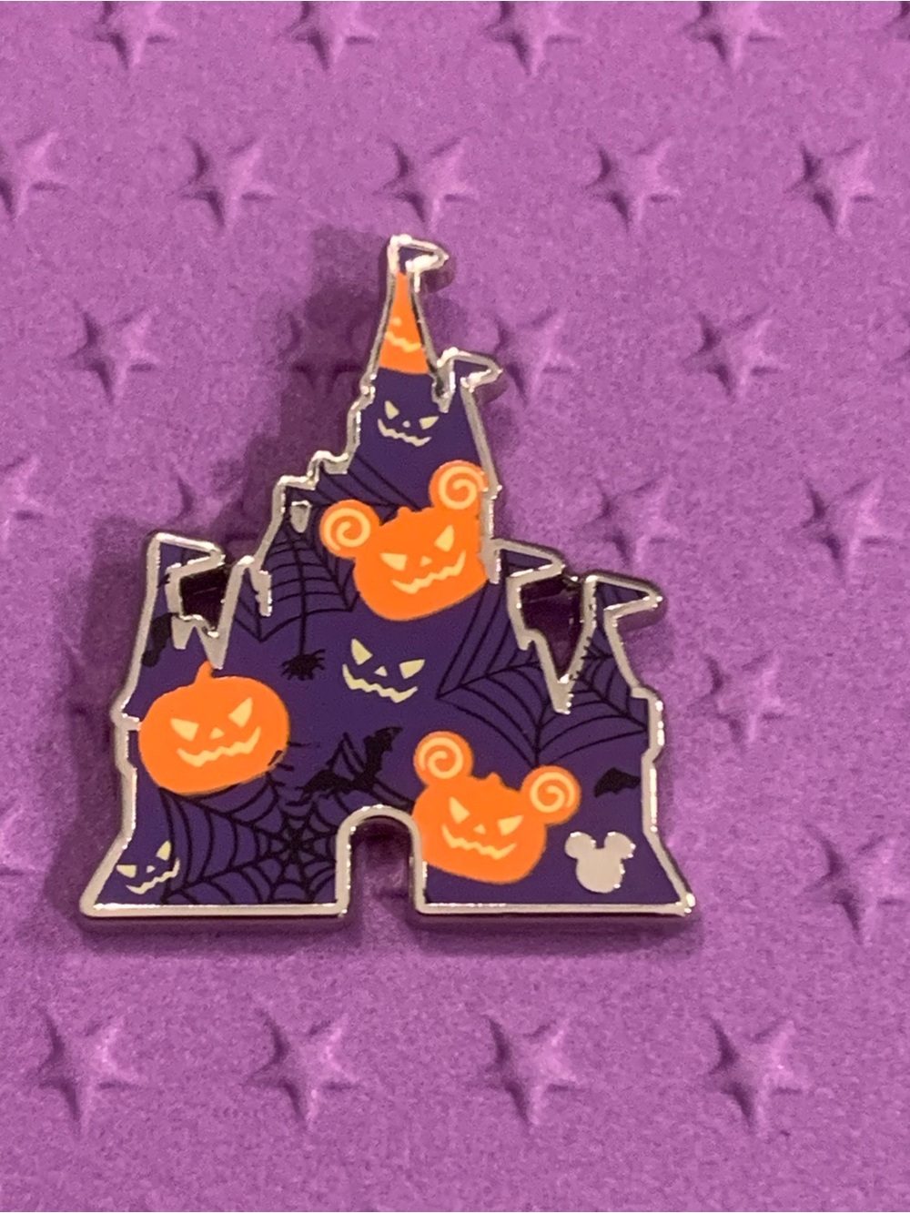 Disney Silver Castle Enamel Pin - Picture 4 of 5